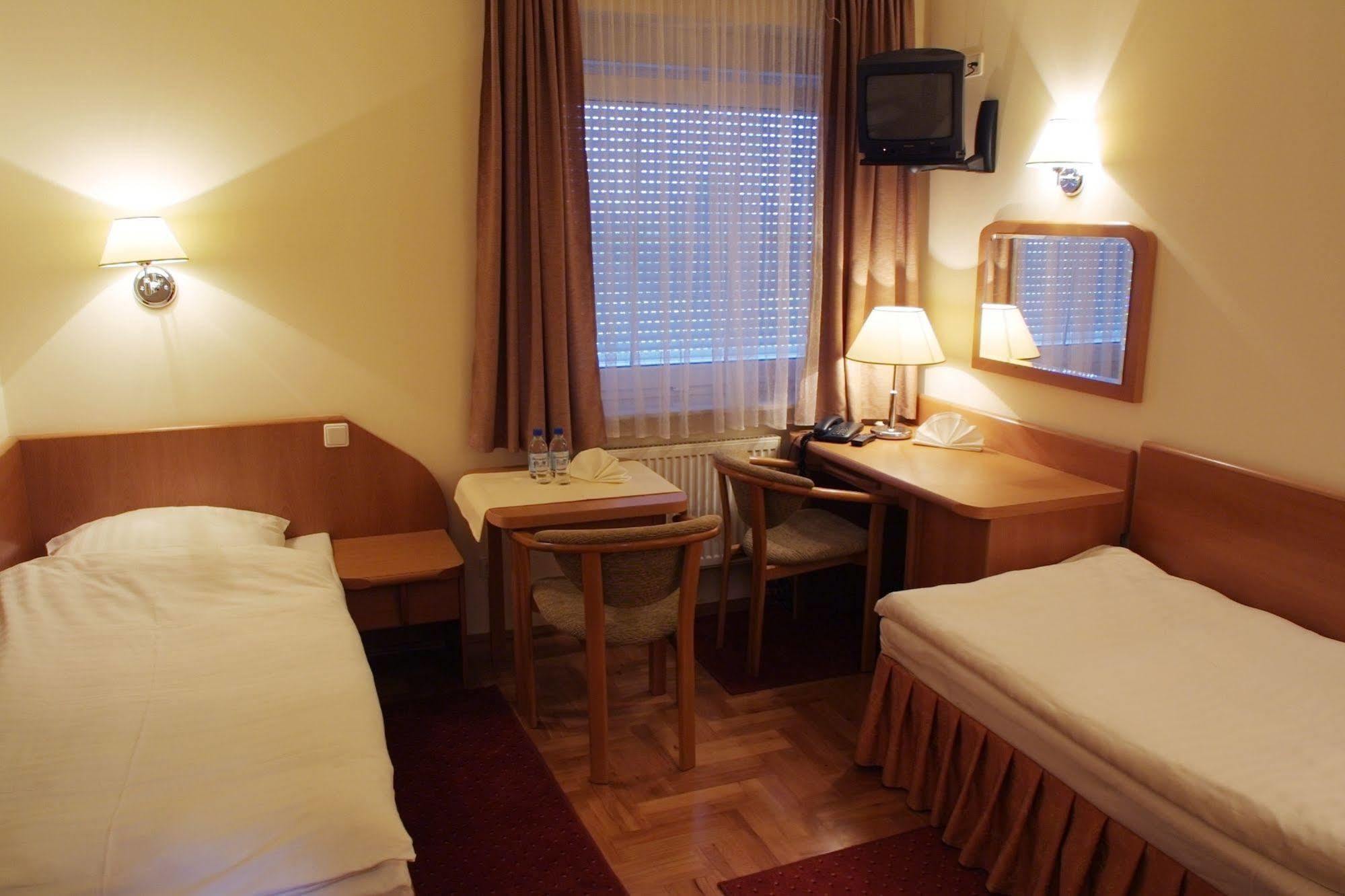 Hotel Bielany Bielany Wrocławskie Extérieur photo