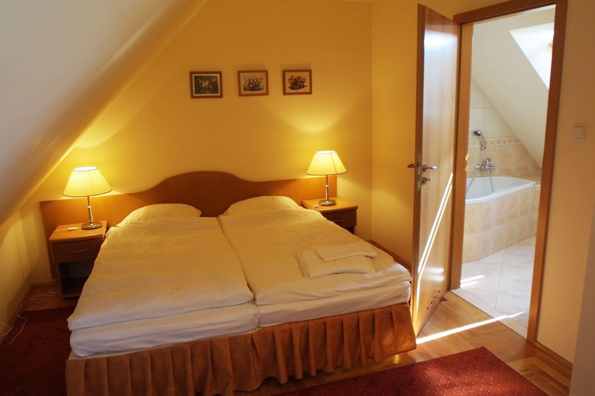 Hotel Bielany Bielany Wrocławskie Extérieur photo